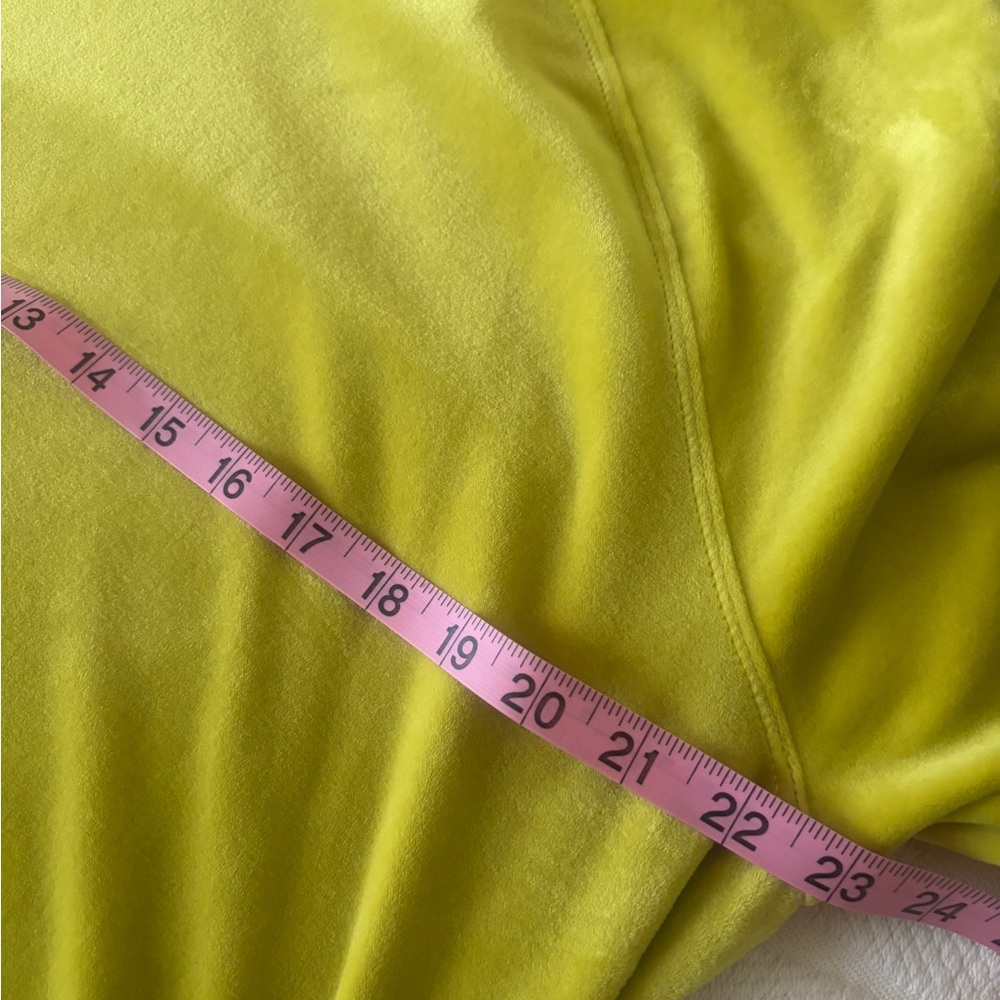 Like new XL Magaschoni citron chartreuse Crewneck super soft velour sweatshirt - Picture 7 of 7